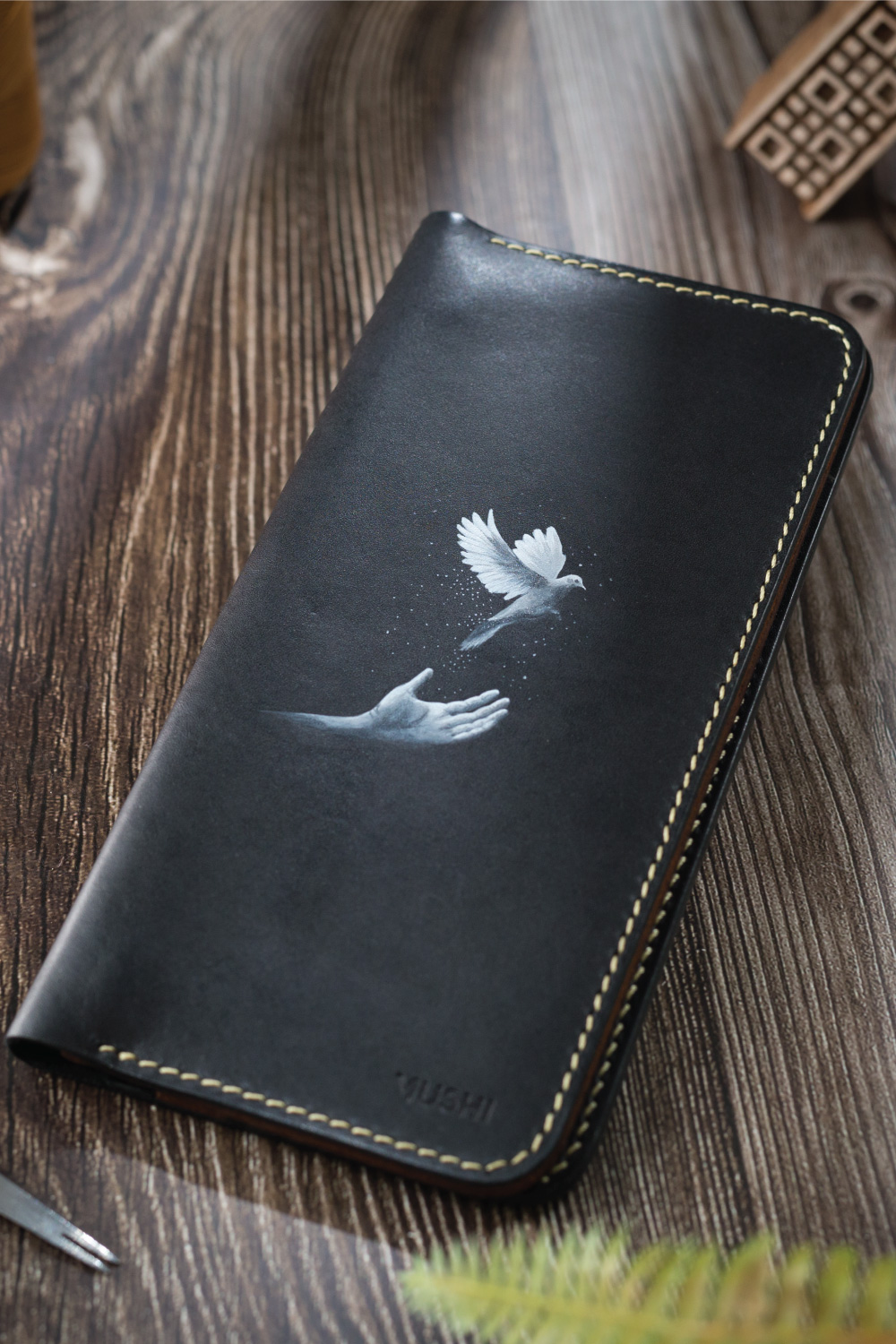FREEDOM FLEE - Leather Wallet by MUSHI Freedom Flee - Hand Painted Wallet