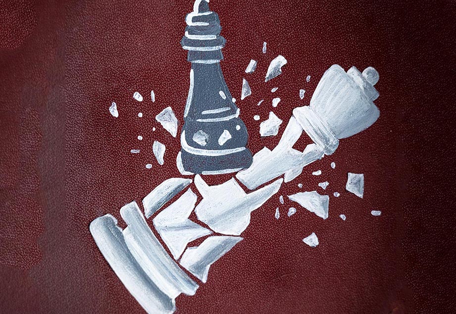 Imported genuine minimalist leather wallet in burgundy with chess soldier painting in Pakistan.