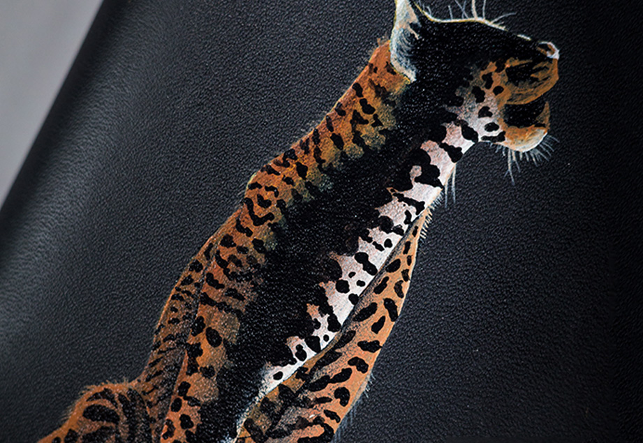 THE-GROWL-FOOTER-IMAGE-ONE Genuine leather minimalist wallet with leopard painting, 4 slots and pull-out strap in Pakistan