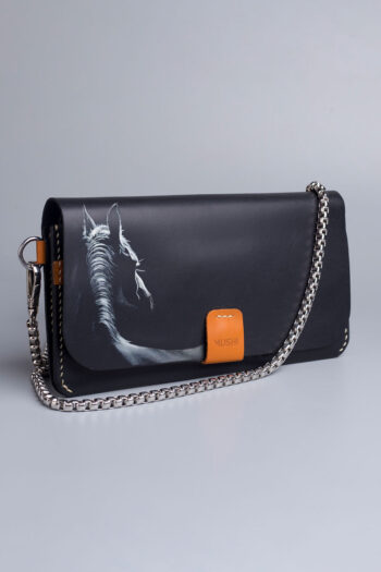MONOCHROME STALLION - Image 7
