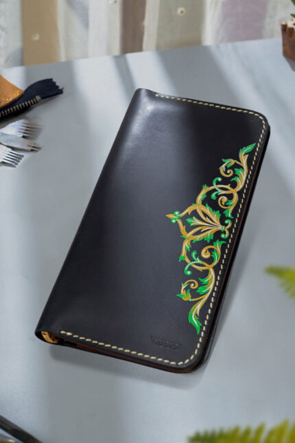 Long leather wallet with green swirl hand-painted motif for women – handcrafted by MUSHI