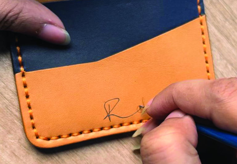 Compact handmade leather wallet by MUSHI